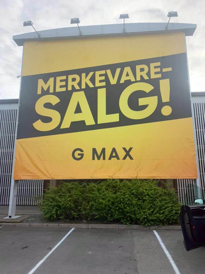 Salgsskilt på mange meter for G Max med.