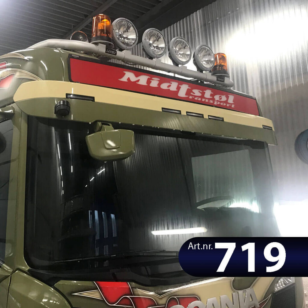 Scania lastebil med GV lysskilt 719 montert i topp.