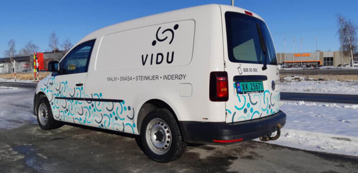 Ferdigfoliert bil for Vidu.
