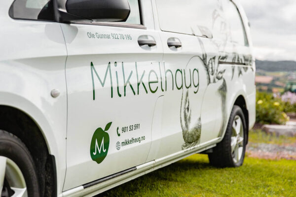 Foliert bil for Mikkelhaug.